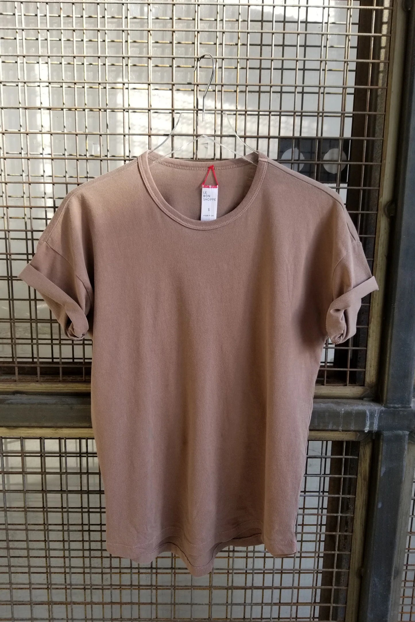 her tee