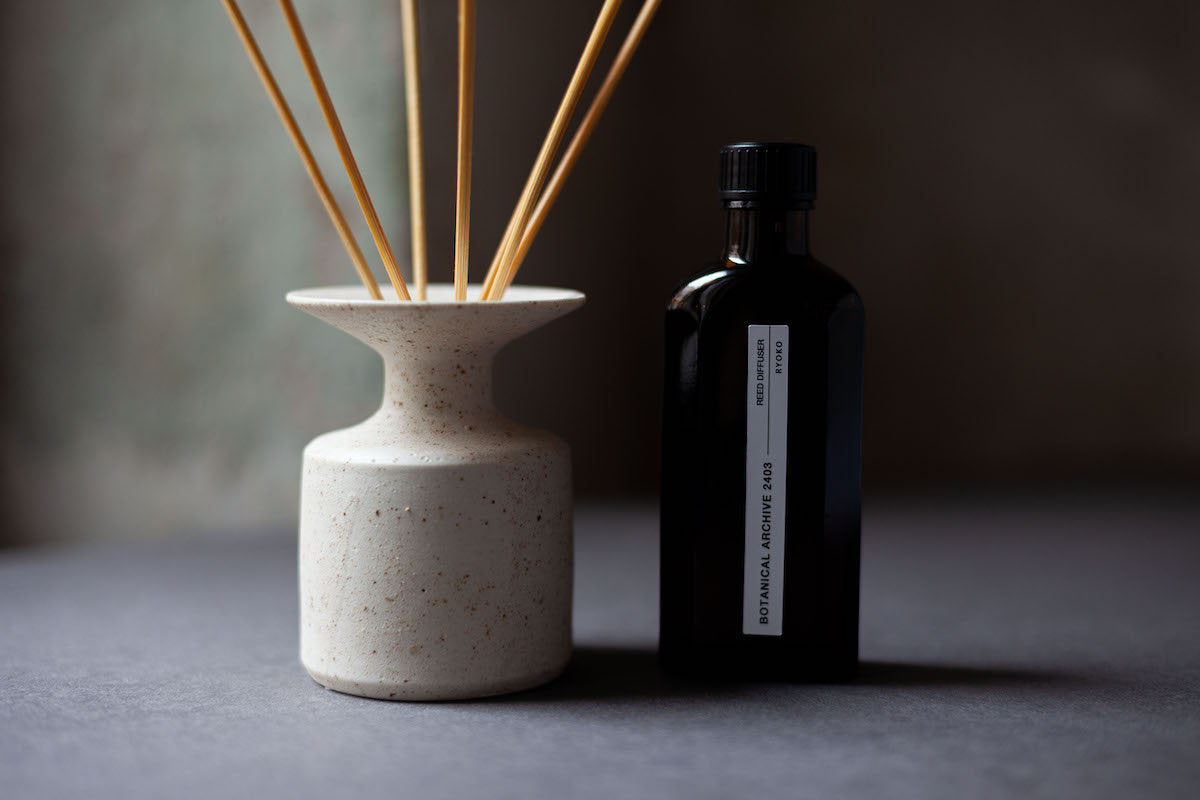 reed diffuser scent - botanical archives 2201 woody green