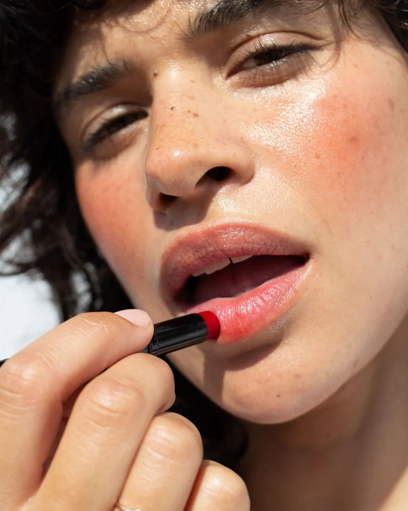 multi-bene lip + cheek color: oscillate