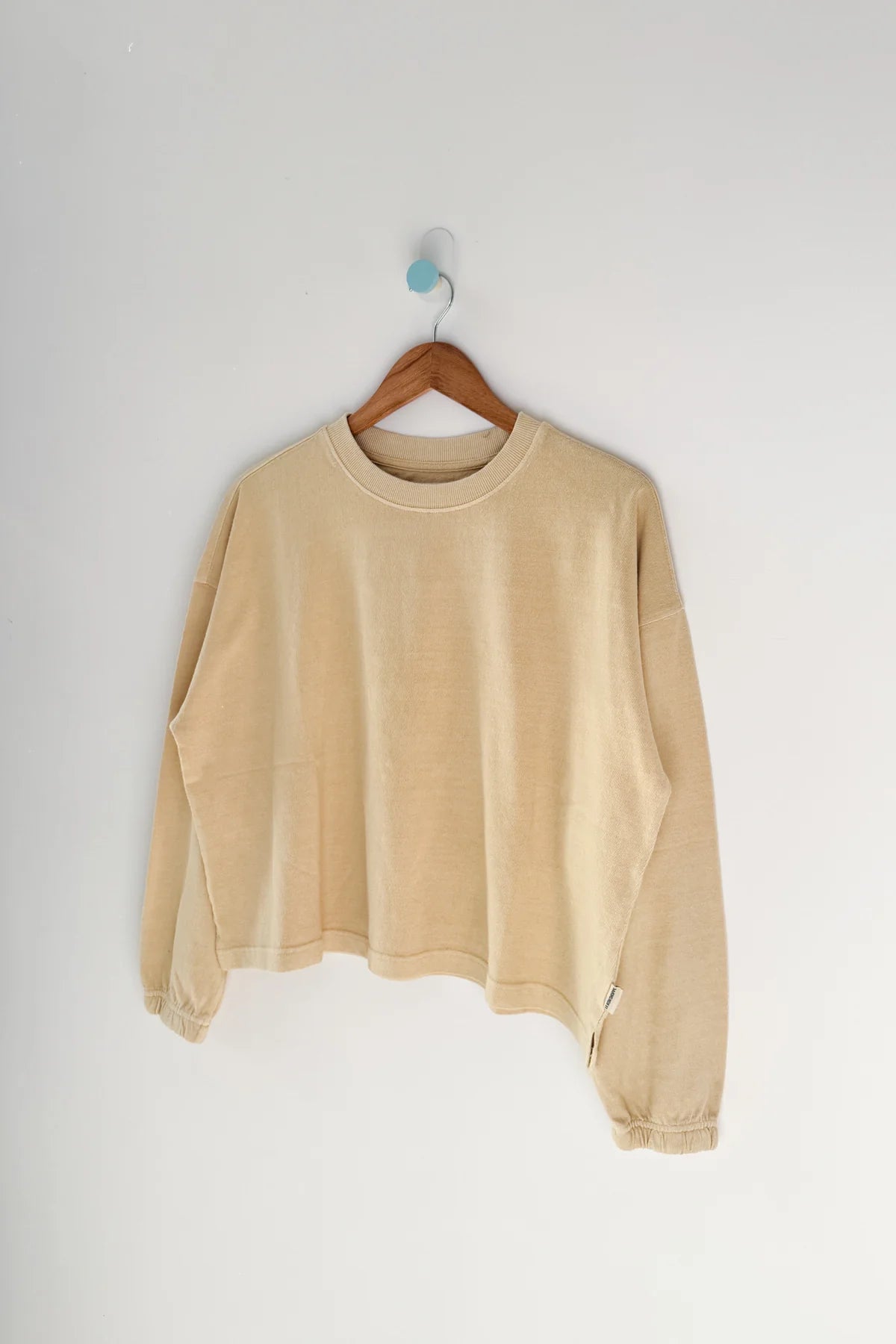 naturelle tee