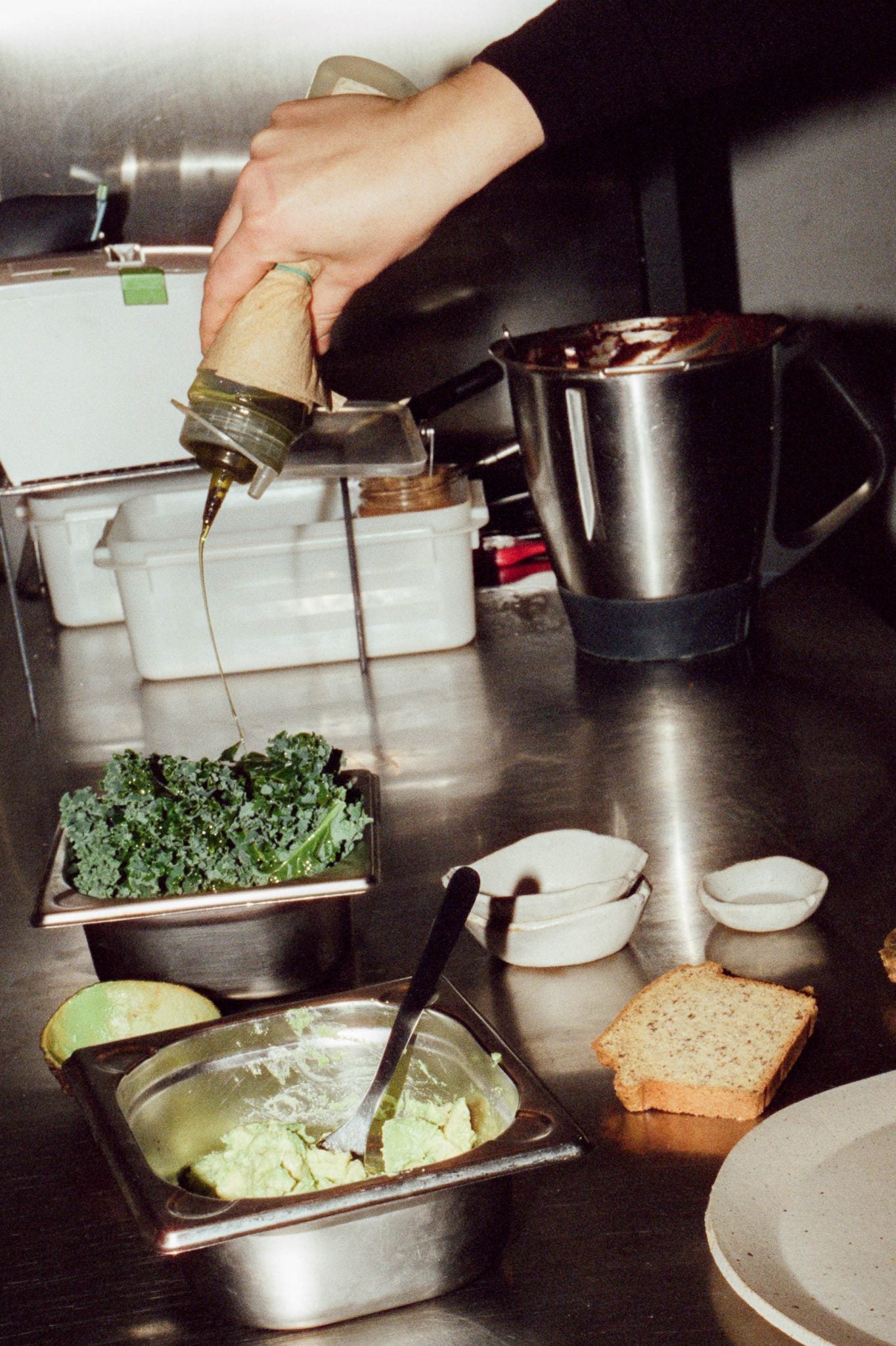 v7 sauce dish
