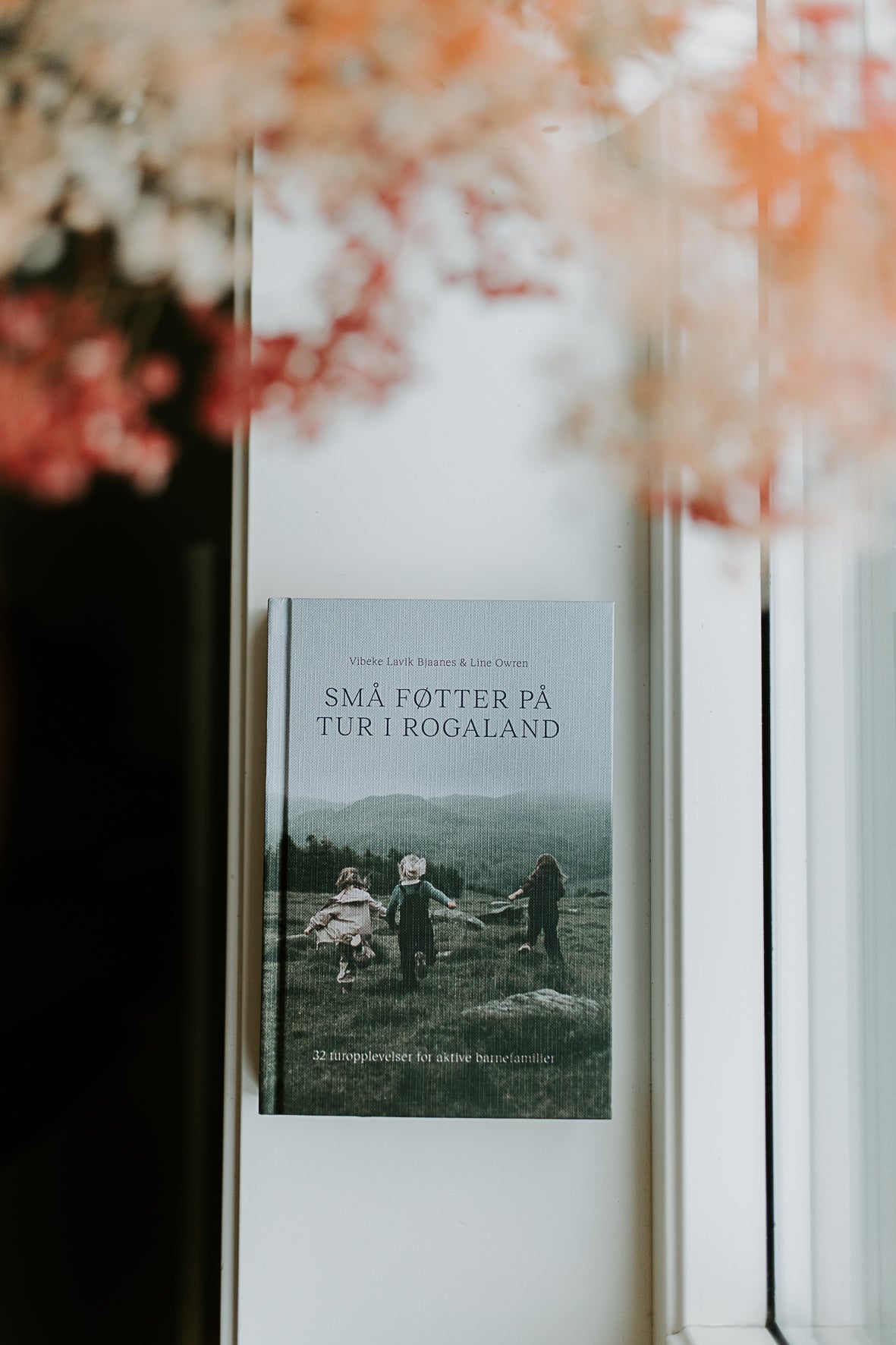 små føtter på tur i rogaland - by vibeke lavik bjaanes & line owren
