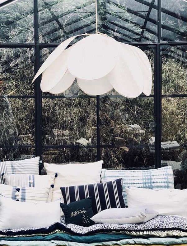 pale originelle pendant light