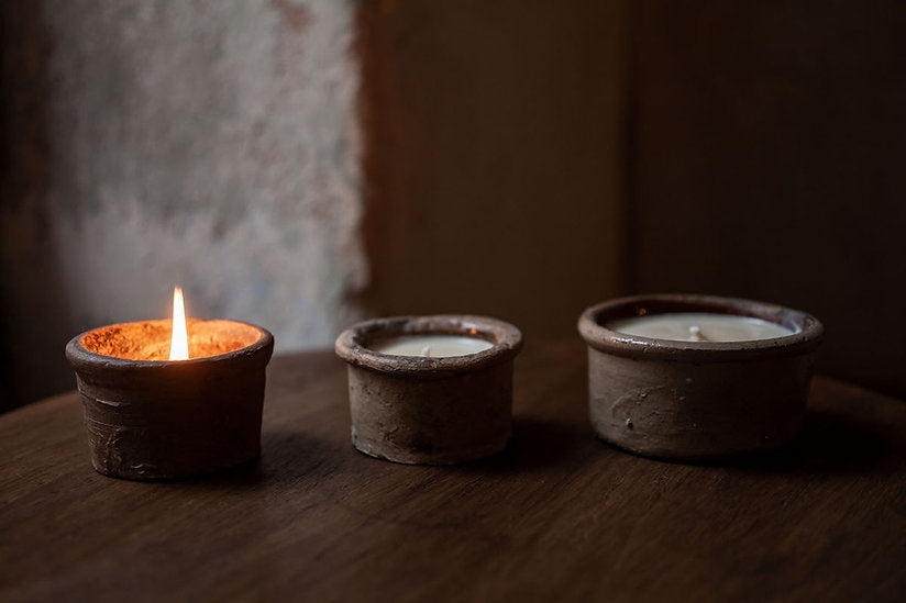 hikari soy candle - therapeutic light in antique jar - 18h burn time