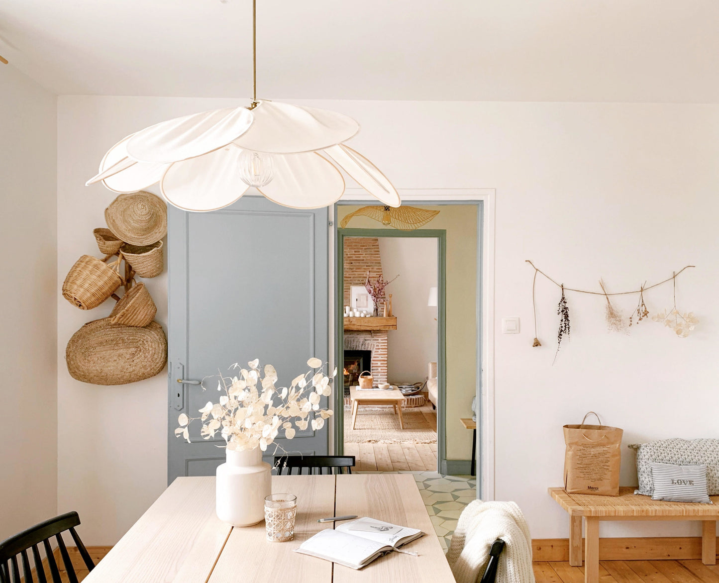 pale originelle pendant light