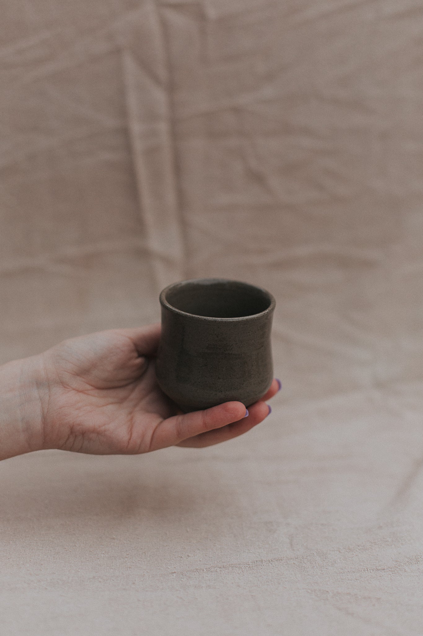 150 ml warm grey medium cup by linda bredenbekk
