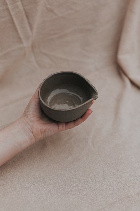 12 cm bowl with spout by linda bredenbekk
