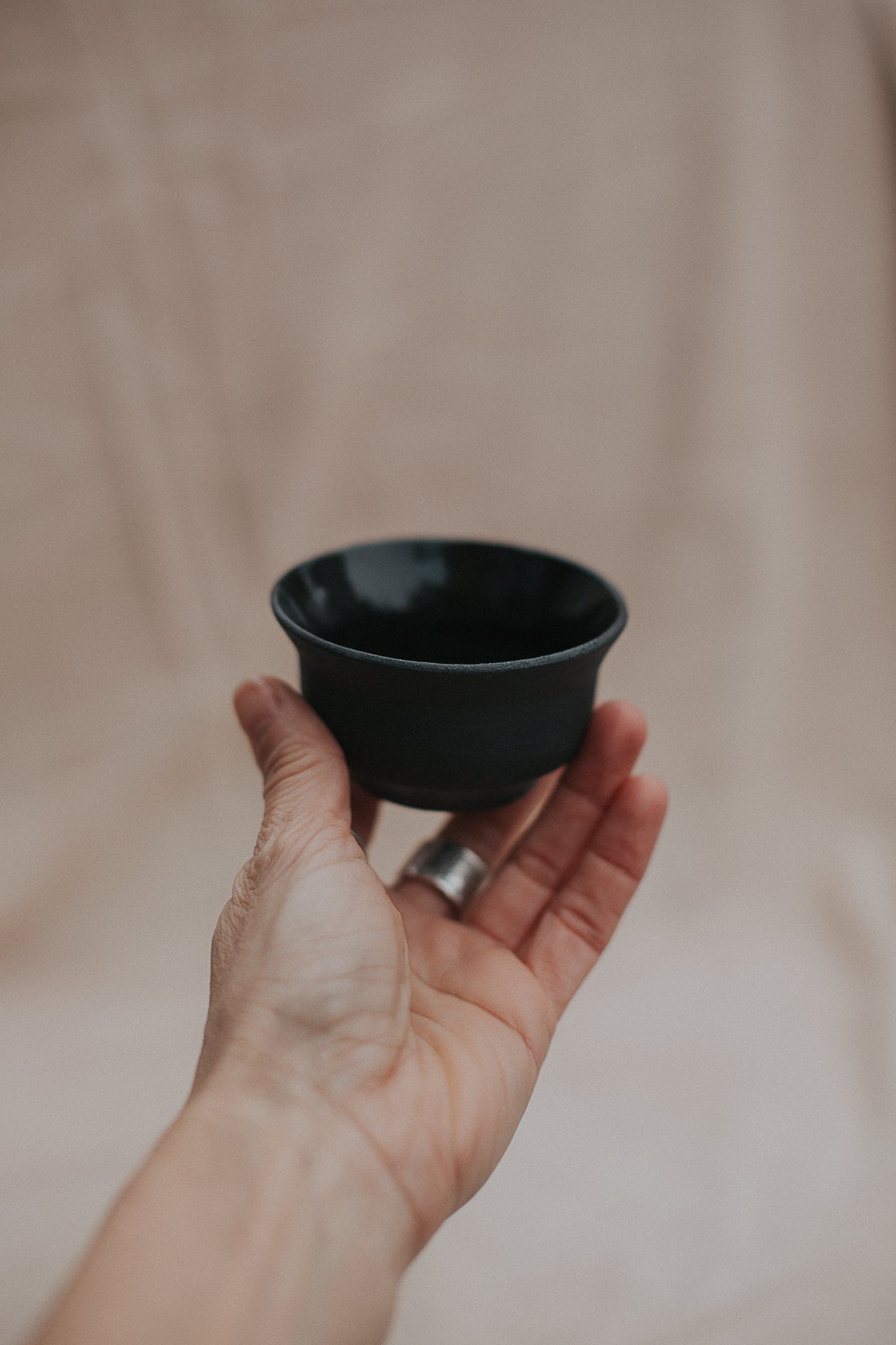 hojicha mini cup nr.7 by linda bredenbekk