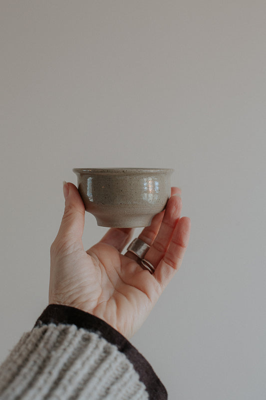 7 cm fluted cup in warm gray by linda bredenbekk