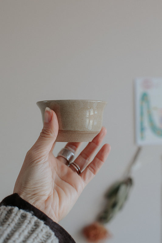 8 cm wide rim cup in glossy sand by linda bredenbekk