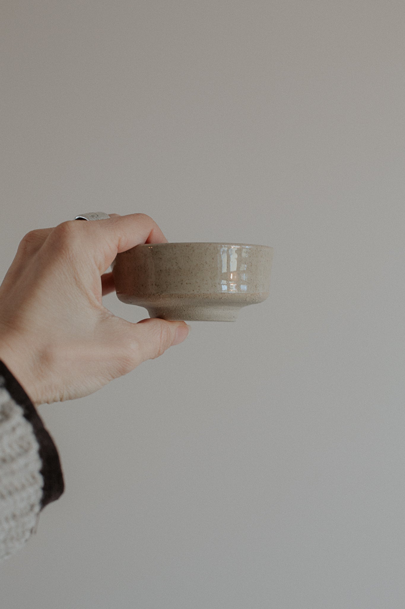8 cm trinket dish in beige clay by linda bredenbekk
