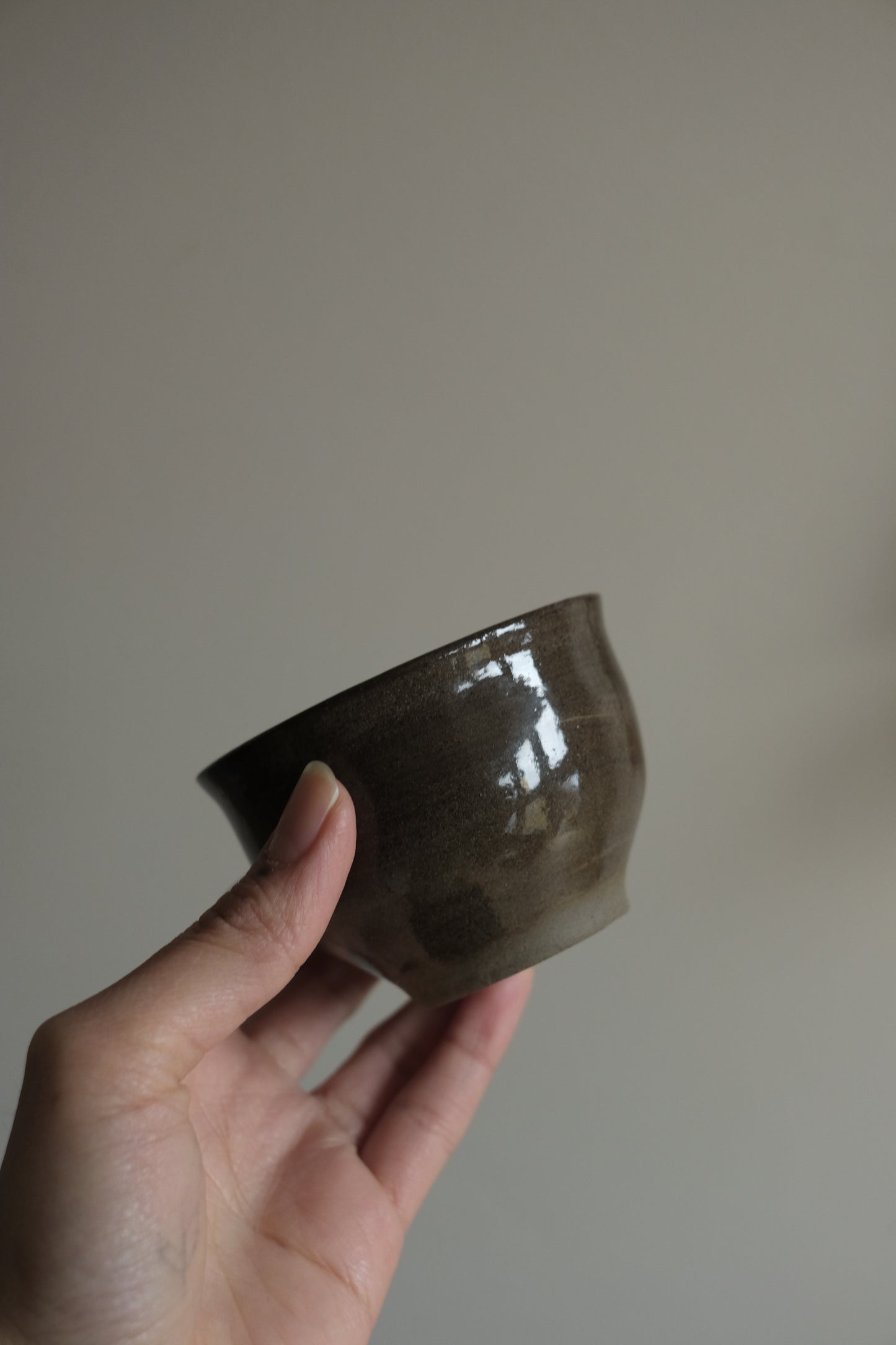 100 ml cup in glossy warm gray clay by linda bredenbekk