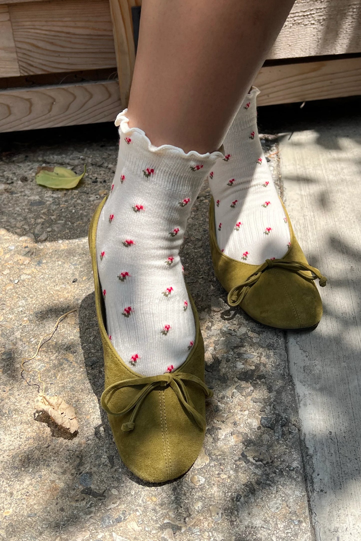 petal ruffled crew socks - two shades