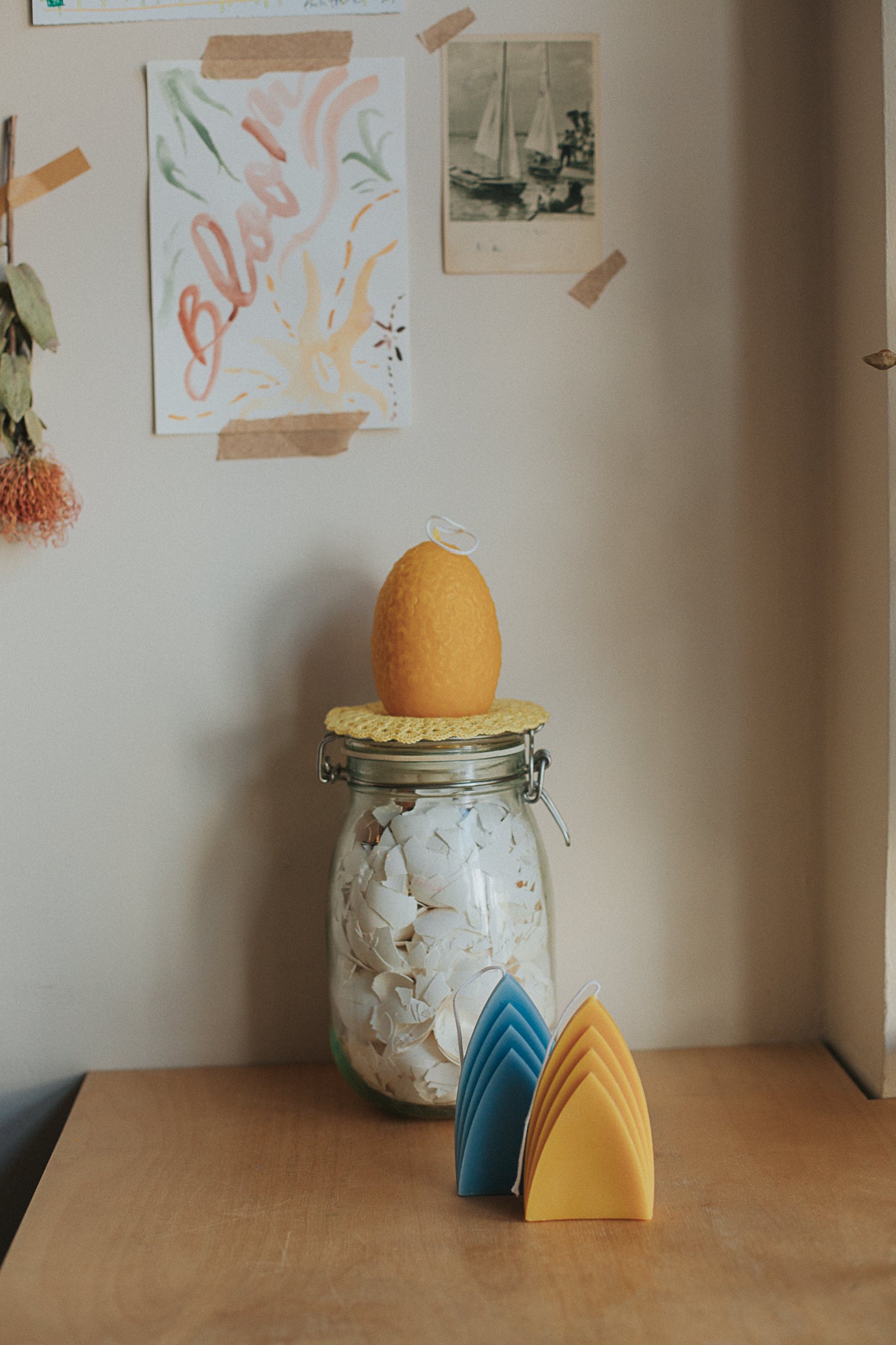 arch candle: daffodil yellow