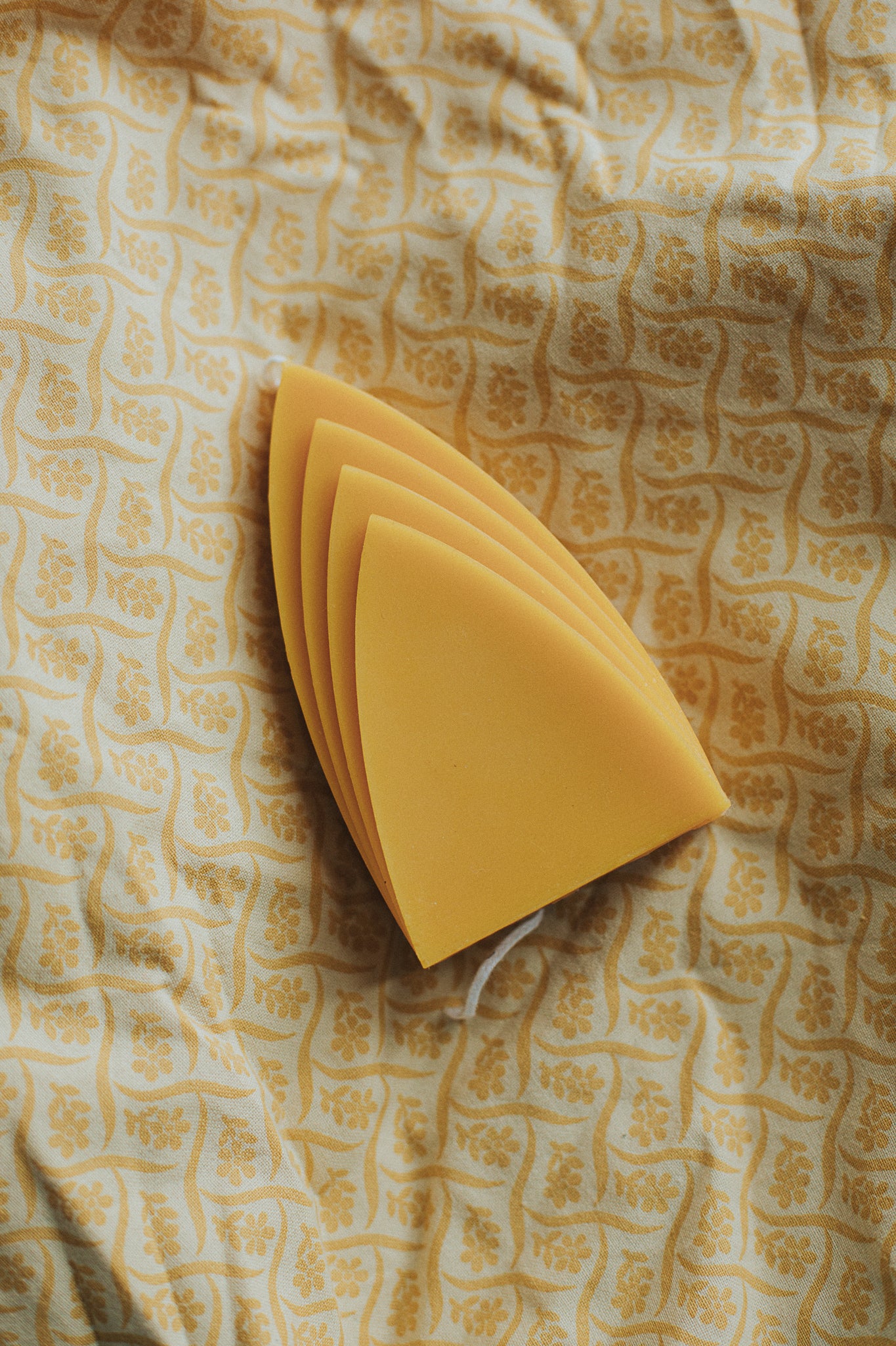 arch candle: daffodil yellow