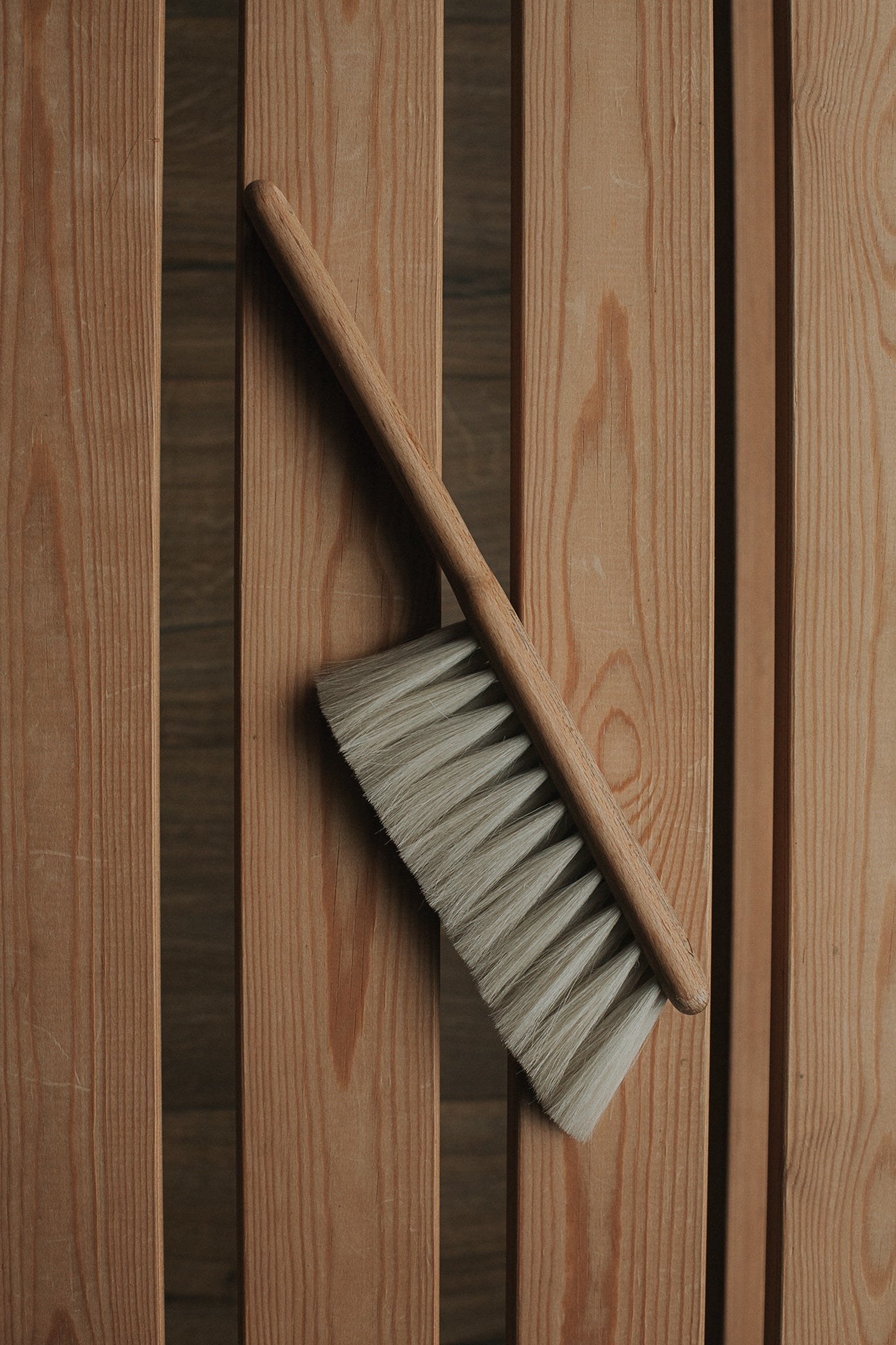 dust brush with short handle