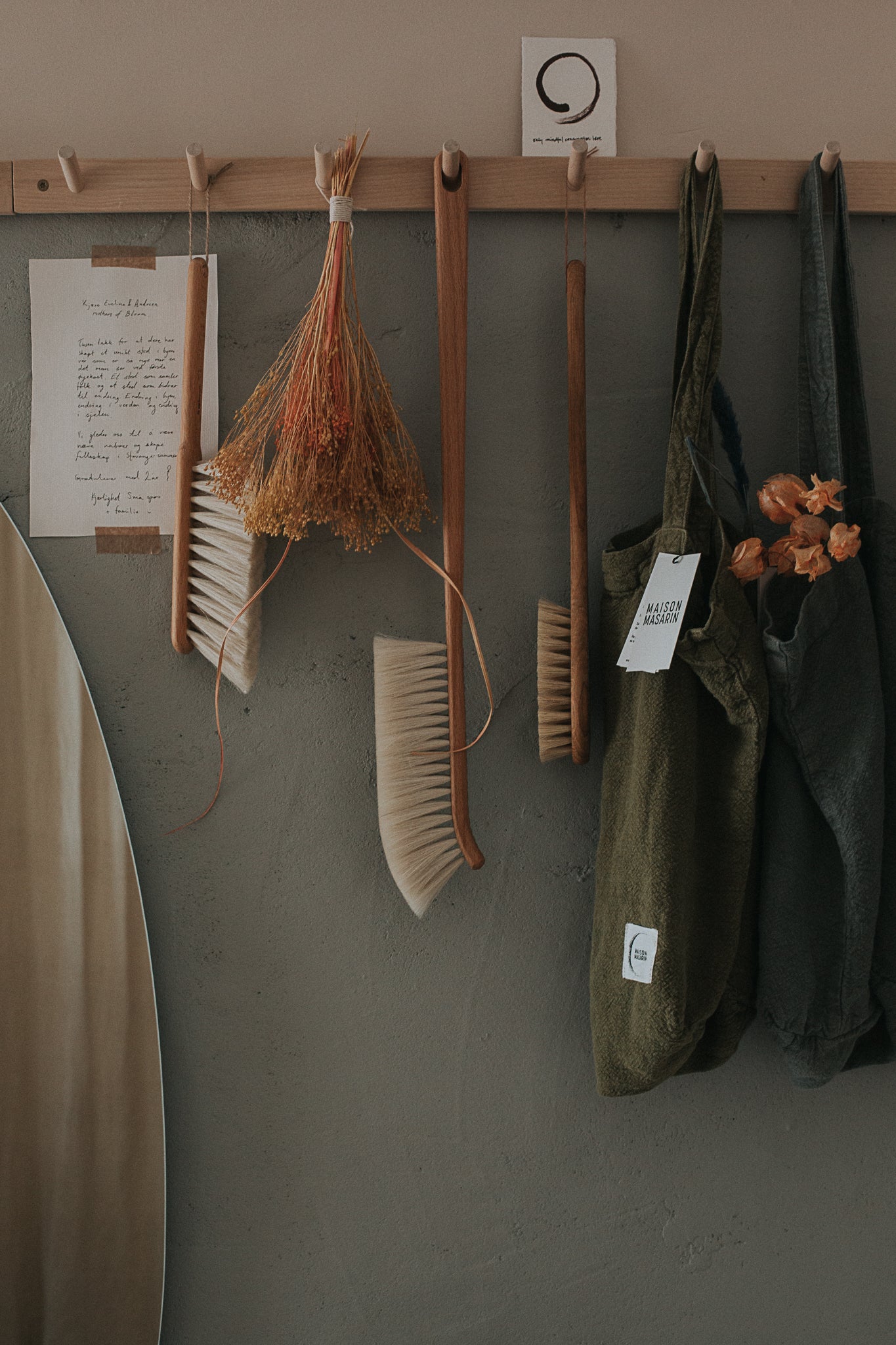 dust brush with short handle