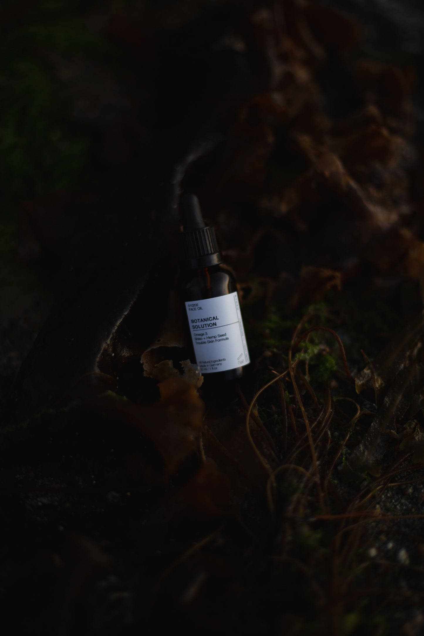 botanical trouble skin solution: omega 3 shiso + hemp seed oil